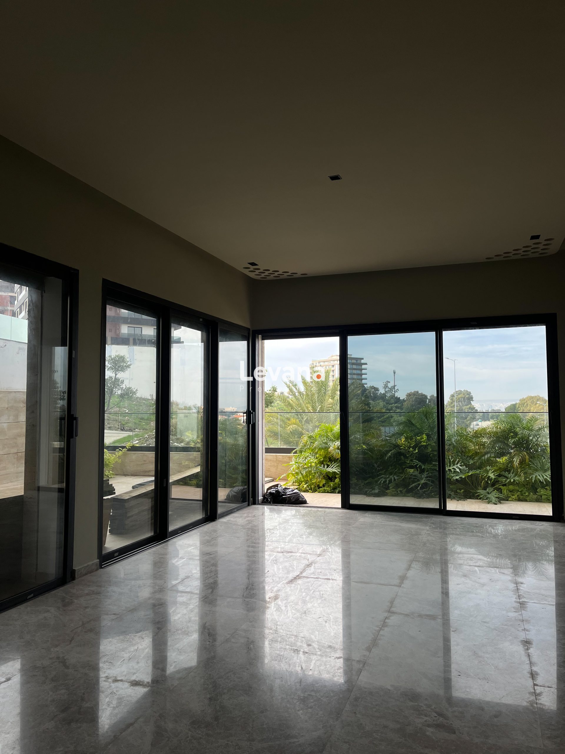 Appartement de luxe avec piscine et jardin